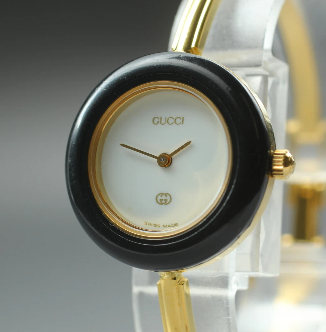 [Presque comme neuve] Montre femme Gucci lunette changeante 11/12 lunette dorée noire quartz