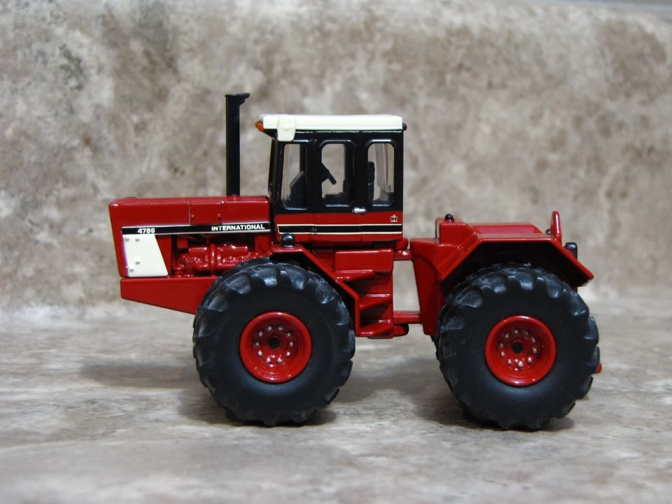 Ertl 1/64 Farmall IH International 4786 4WD Duals Tractor Farm Toy - Image 2 of 2
