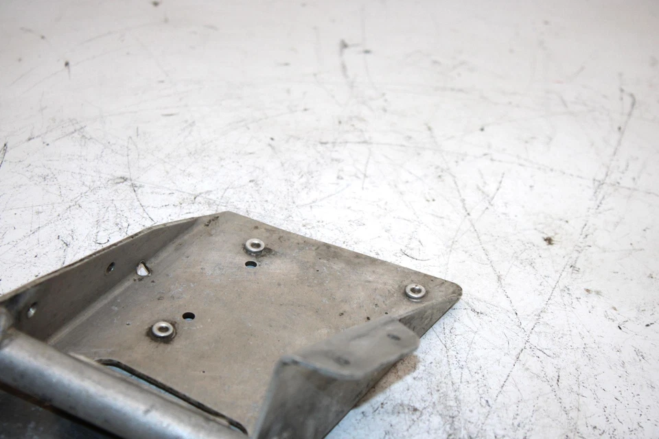 07 Polaris Supersport Edge OEM brazo de arrastre izquierdo montaje 2202059 Q5155 Foto 2 de 4