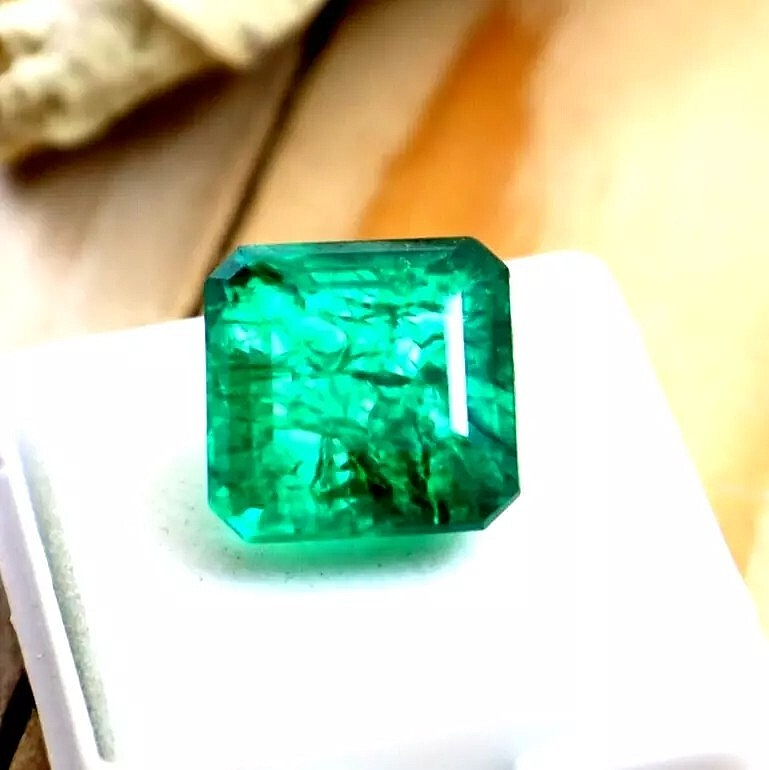 AAA+ Radiant Cut Loose Colombian Emerald Gemstone 8 Ct Certified