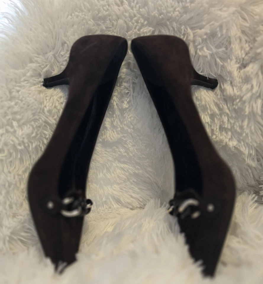 PRADA Dk Marrón Gamuza Cuero Tacones Bomba Detalle Cadena Pesada 38EU 8M Italia ¡¡Bonito!!! Foto 3 de 4