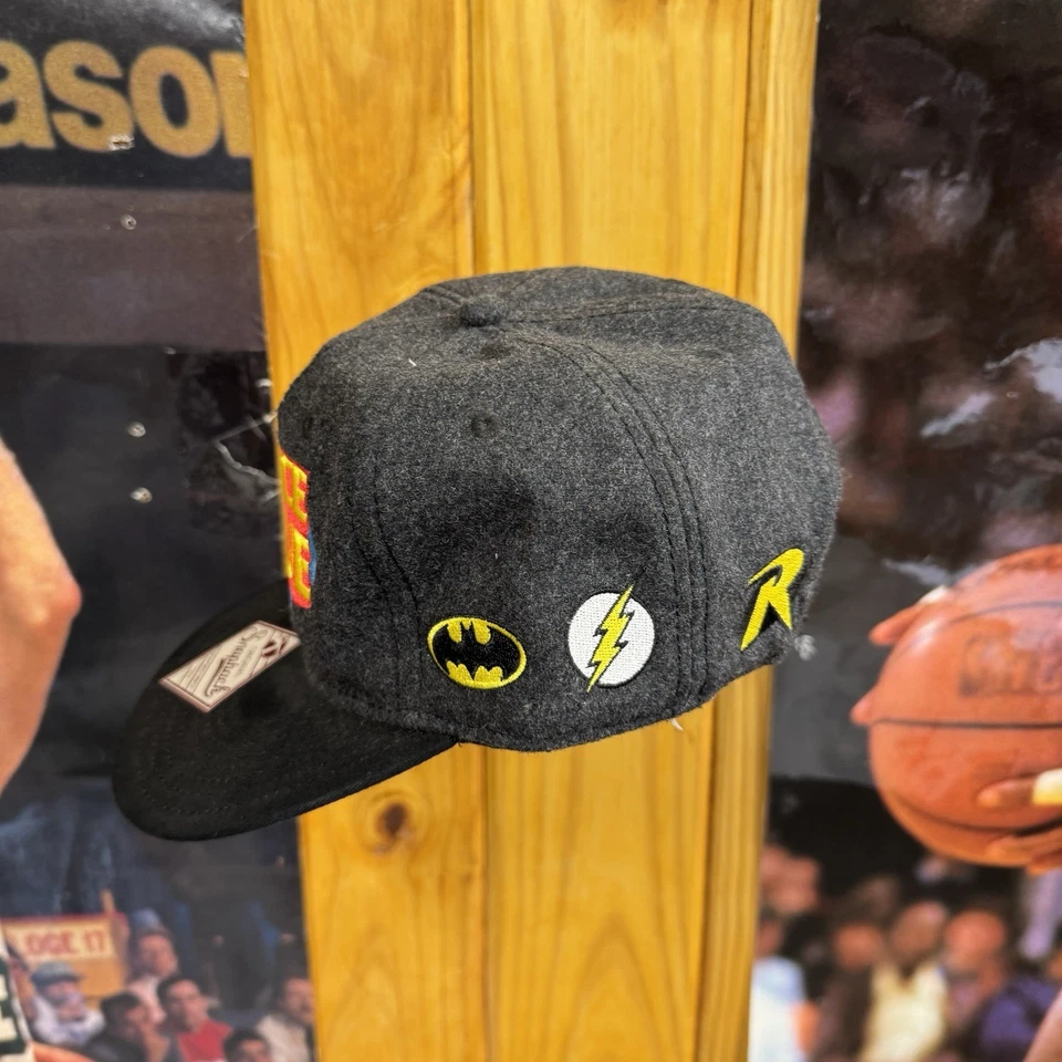 Gorra Justice League DC Comics Snapback Batman Superman Gris Lana Nueva con Etiquetas Foto 4 de 4