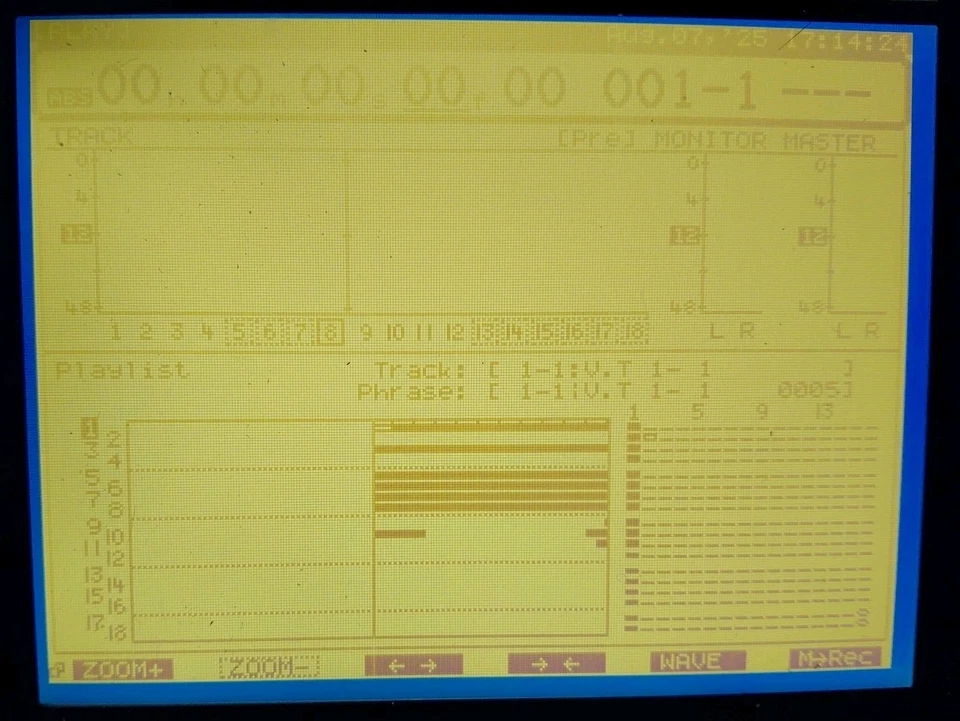 Roland VS-1824 24-Bit Multi-Track Digital Recorder V-Studio + Case - Image 2 of 4