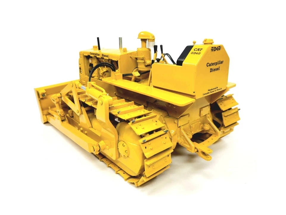 Caterpillar Cat Model D4 Crawler Dozer - Riecke CCM 1:16 Scale Model - Image 4 of 4