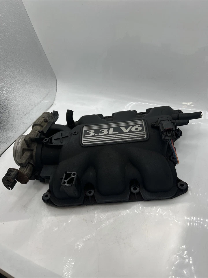 Colector de admisión superior del motor usado se adapta a: Dodge Caravan 2003 3,3 L Foto 2 de 4