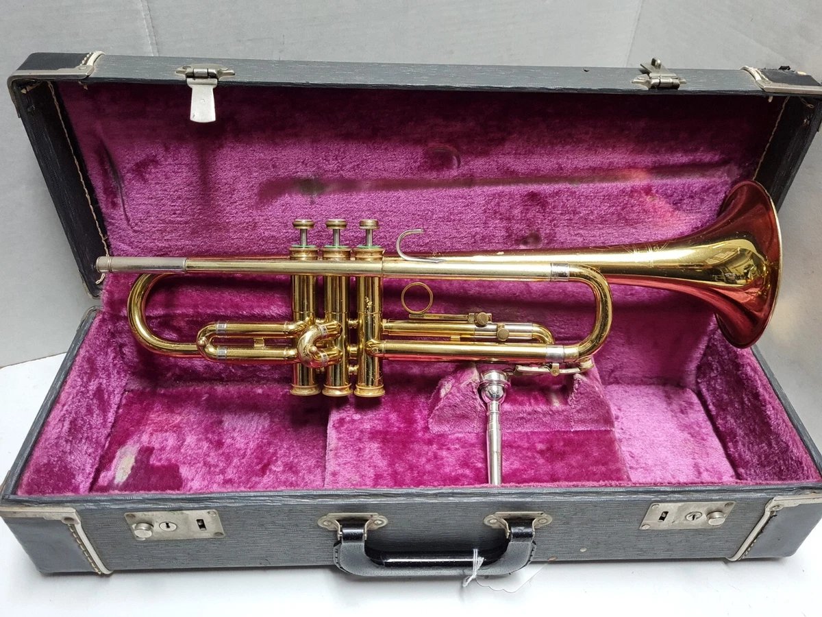 HOLTON COLLEGIATE Bb TRUMPET WITH CASE MOUTH PIECE CIRCA 1960