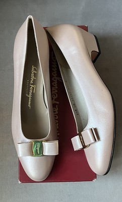Salvatore Ferragamo Vara Lillaz Pink Bow Pumps Heel Shoes 11 B NIB