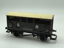 B5074 Hornby Brown SR Livestock Wagon OO Gauge Play Worn Used Condition