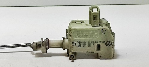 Volkswagen Golf IV 2000 Diesel Stellmotor Tankdeckel Tankklappe 50kW UST46550