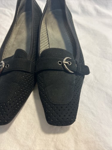 Stuart Weitzman Fairfield Black Perforated Suede Heels Gold Buckle Size 8.5 - Picture 2 of 8