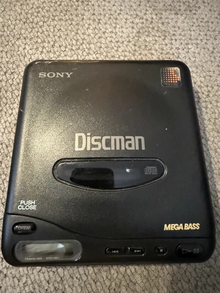 Sony Discman Mega Bass D-11 Japan schwarz UNGETESTET! KOSTENLOSER VERSAND!!