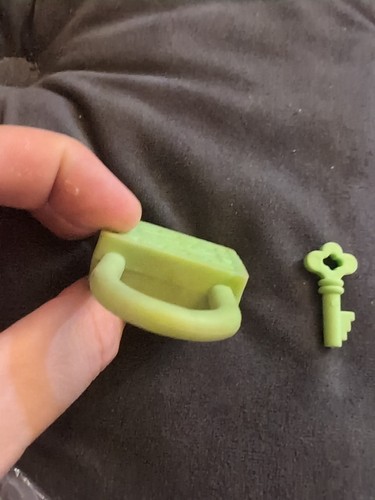 Vintage James Bond 007 Green Padlock Lock Eraser With Key Stationary Novelty - Picture 4 of 6