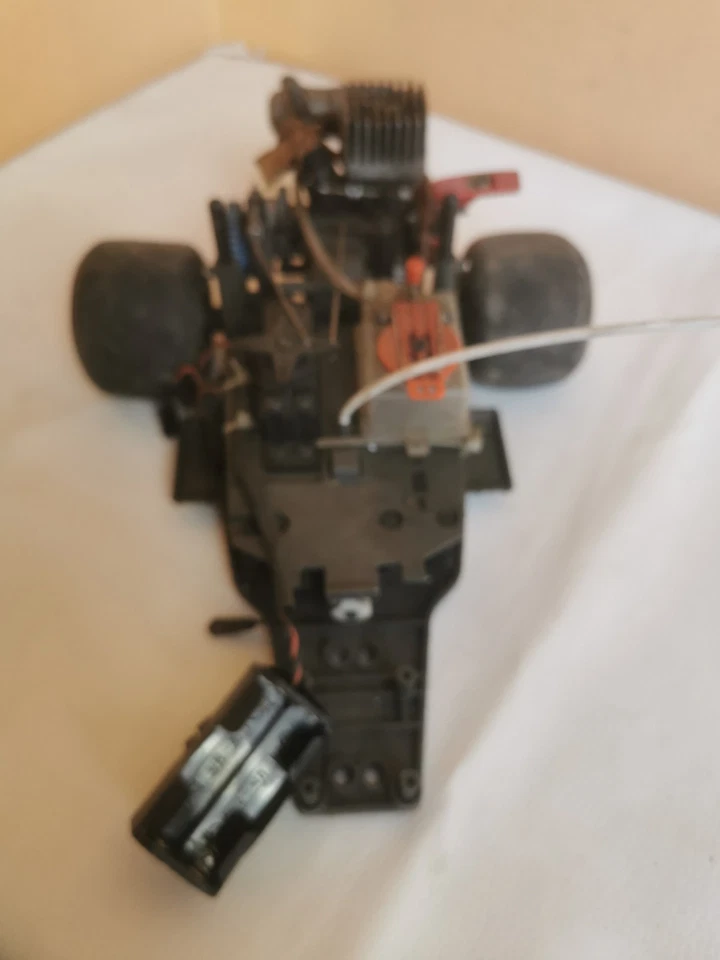 rc parte di modello con motore e chassis a scoppio Kiosho GT - Immagine 2 di 4