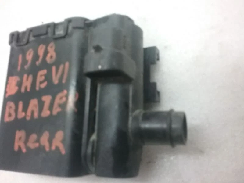 Chevrolet Blazer S10 S-82N 1998 caja cuadrada pequeña vapor combustible Foto 2 de 3