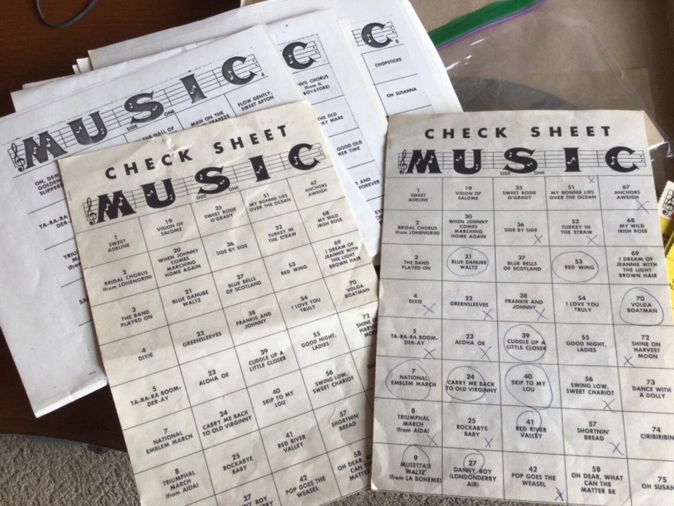 VINTAGE 1957 MB "NAME THAT TUNE" MUSIC BINGO WITH 33 1/3 RPM HI-FI RECORD - Image 4 of 4