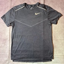 Nike Dri-Fit Running Shirt Grey Short Sleeve Men  s Size Medium Workout Gym Train