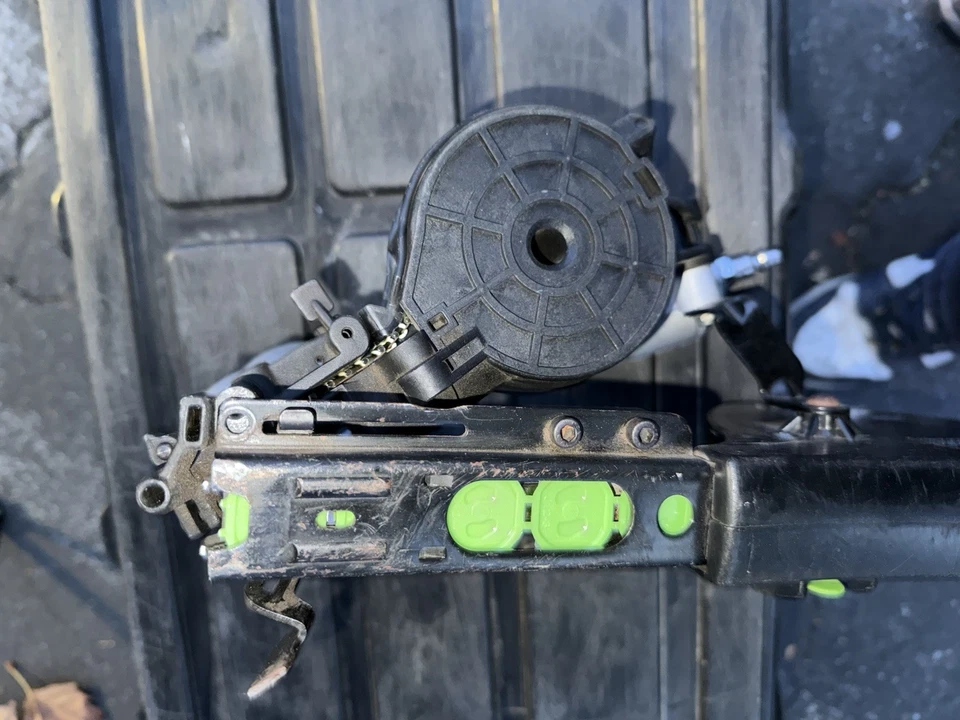 Stinger CN100B Pneumatic Cap Nailer, 1" Cap Diameter Air Nailer  - Image 4 of 4