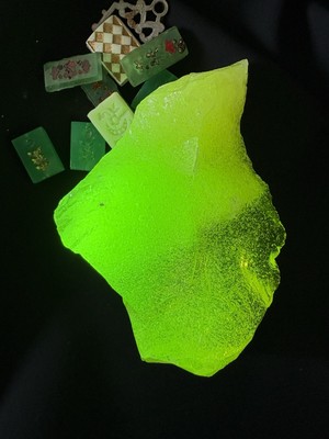 MAD SCIENTIST uran Glas Vintage & antique Glas Cabochons** * * *  Uranium glass 