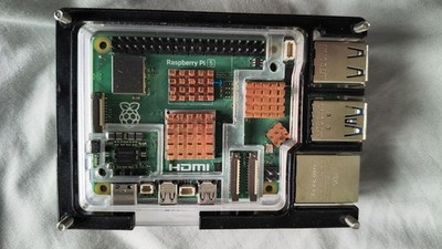 Raspberry Pi 5 8GB mit Netzkabel und HDMI-Anschlusskabel