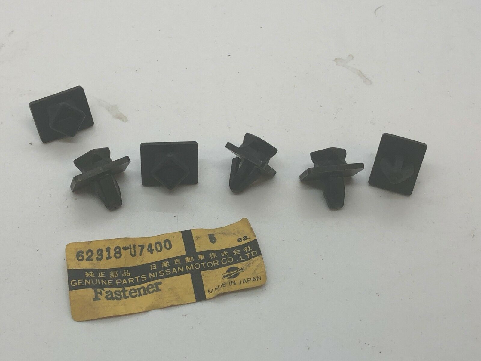 Datsun Nissan 720 Pickup Front Grill Retainer Clips Lot of 6 P # 62318-U7400 NOS