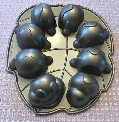 The Hungry Caterpillar Cakelet Pan ~ Nordic Ware WS Kids Cast Aluminum Cupcakes