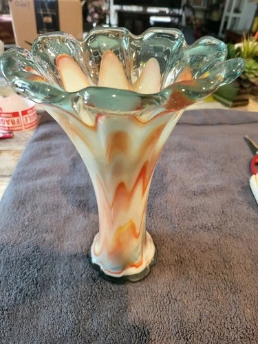 Vintage  murano glass vase . #650  B-10