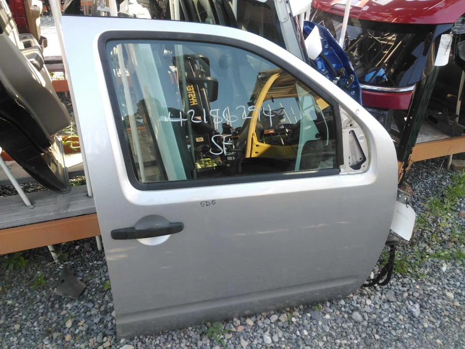 Used Front Right Door Assembly Front fits: 2008 Nissan Frontier w/o body side mo Foto 2 de 4