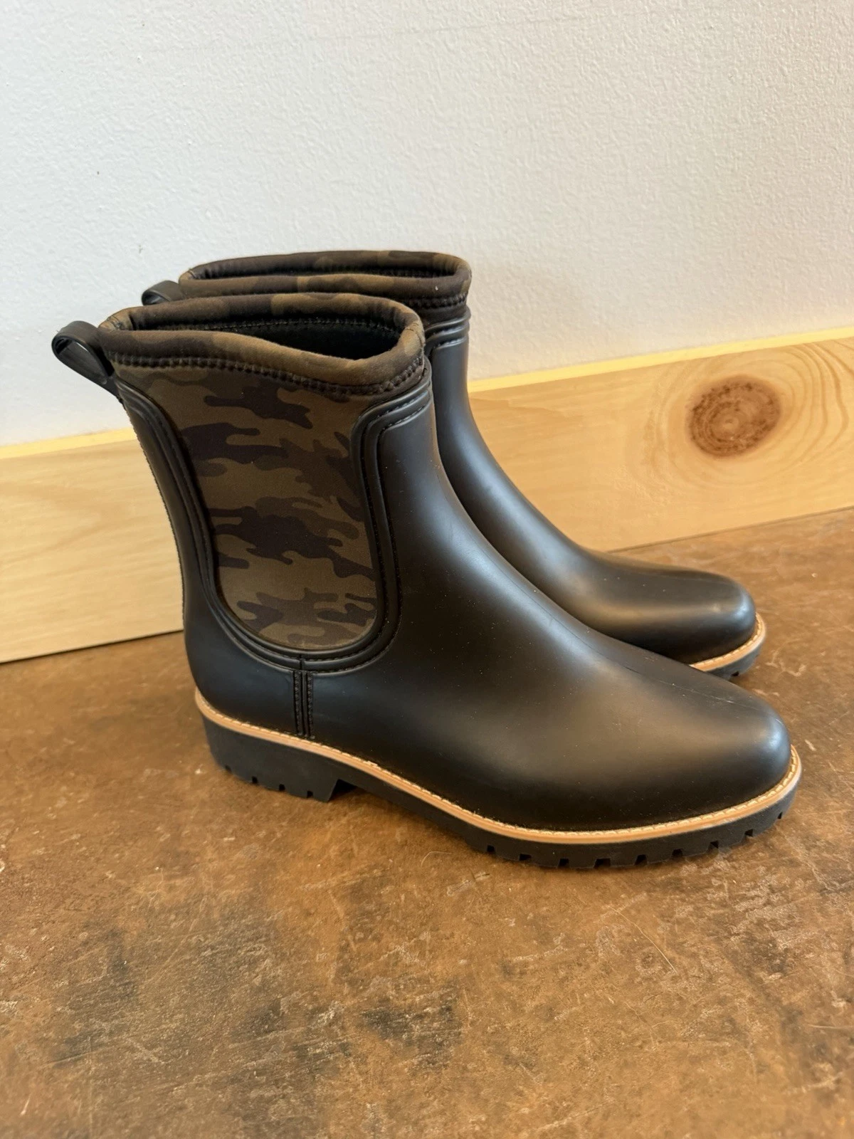 Women’s Bernardo Zora ( Black Camp) Rubber Boots Size 7
