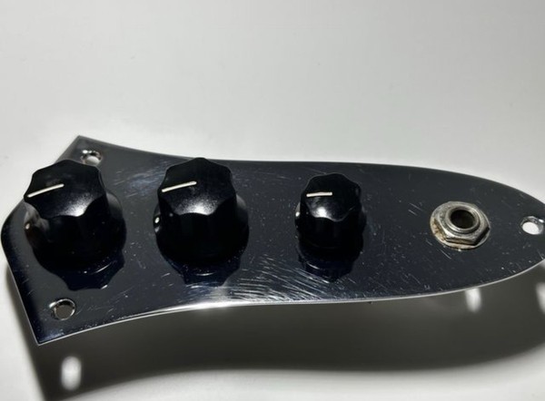 Fender Jazz Bass MIM control plate with pots