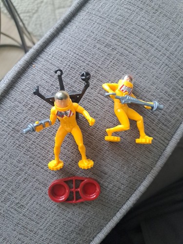 Vintage Britains Deetail Starguard gelbe Astronauten, 2 Stück Plastik Spielzeug Soldaten