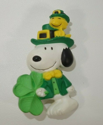 Broche prendedor trébol sello día de San Patricio Snoopy y Woodstock joyería - Imagen 2 de 5