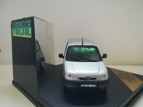 Peugeot Partner Combi Space Gris Quartz 1998 VITESSE 1/43 - Imagen 7 de 10