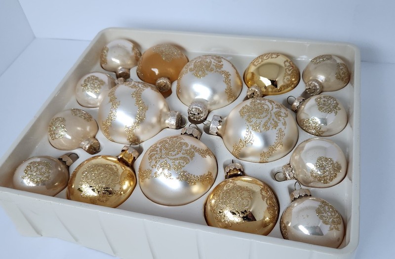 Vintage Christmas Ornaments Satin Shinny Gold Filigree Vine Tapestry Design (16)