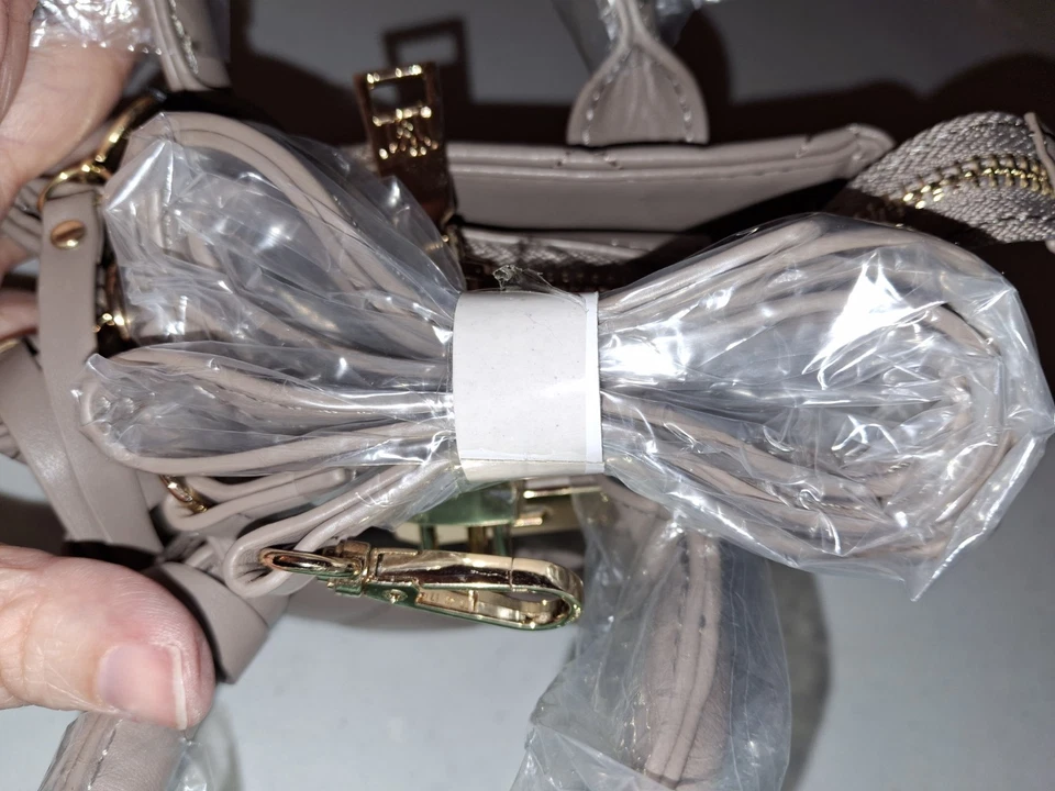 Bolso de Mano Badgley Mischka Mini Acolchado Diamante Con Cierre Frontal Taupe Nuevo con Etiquetas Foto 4 de 4