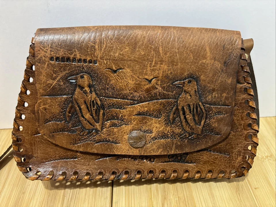 Cartera vintage de cuero hecha a mano aves tortuga galápagos Ecuador Boho Foto 2 de 4
