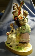 SPLENDIDA PORCELLANA CAPODIMONTE-NAPOLI XX SECOLO-GRUPPO DI TRE FIGURE-MARCHIO N