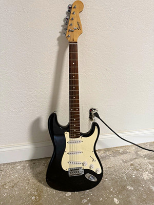 Squier Stratocaster 2008 Black Right-Hand 6-String Solid Body w/ Gig Bag
