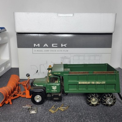1:34 FIRST GEAR MACK R-MODEL DUMP TRUCK WITH SNOW PLOW MOOSEHEART GREEN 19-2415 