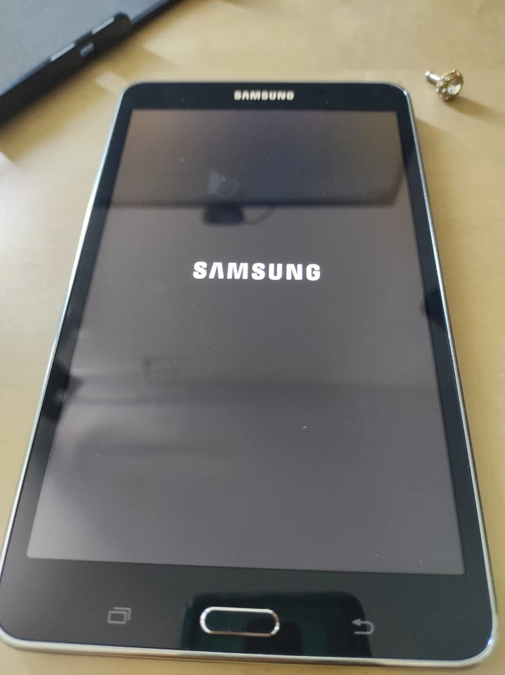 Samsung Galaxy Tab 4  SM-T230 8GB, WLAN, 17,8 cm (7 Zoll) - Schwarz... - Bild 2 von 4