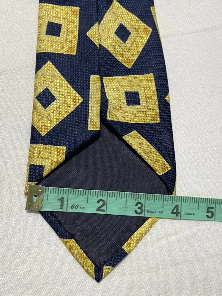 Versace V2. Gravata masculina de seda azul/amarela. Padrão geométrico. Feito na Itália. Ec - Imagem 3 de 4