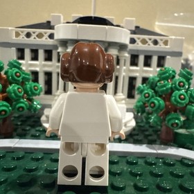 LEGO Star Wars Smooth Hair Princess Leia Mismold/misprint from 10198 Tantive IV