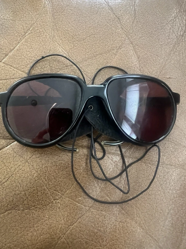 Bolle 8161 Ski Glacier Frames Vintage 80s, France Leather Snake Shields - Image 3 of 4