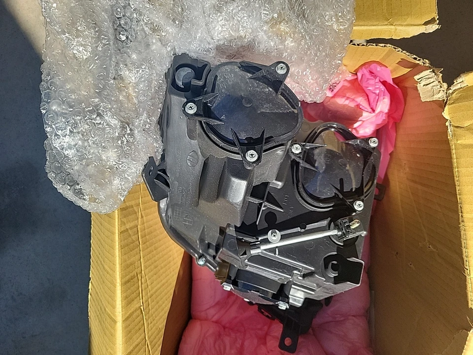 Conjunto de faros derechos Eagle Eyes GM539-B001R para Cadillac CTS 08-14 Foto 4 de 4