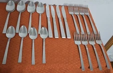 W. M. Dalton Stainless By Oneida 20 Piece Silverware Flatware Set 