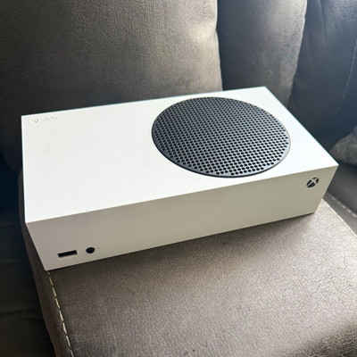 Microsoft Xbox Series S White 512GB 4K Console + 2 Controllers + Charging Dock