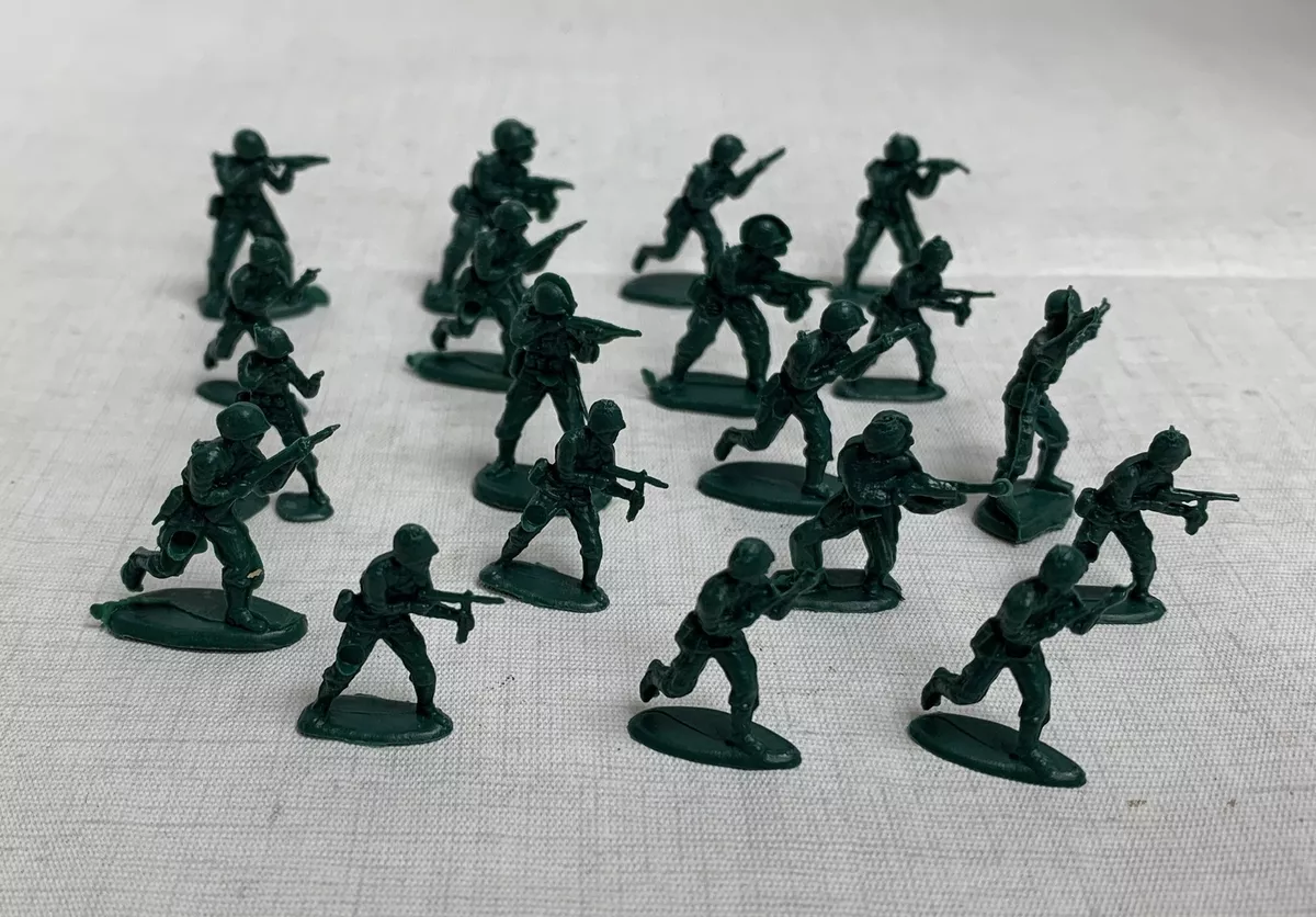 Lot 19 Pcs Plastic Green Army Men Miniatures Mini Action Figure Play Set Toys