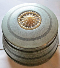 CAJA DE MÚSICA POWDER PUFF CON TAPA DE ALUMINIO VINTAGE, LADOR, REPRODUCTOR DE NUEVA YORK, FUNCIONANDO