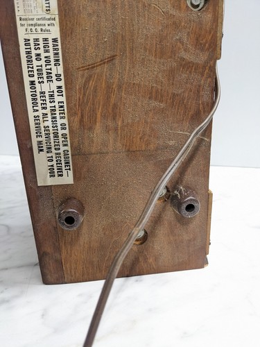 Vintage MOTOROLA TT15BW 3153 SOLID STATE RADIO WOOD CASE ~PARTS/REPAIR - Picture 18 of 19