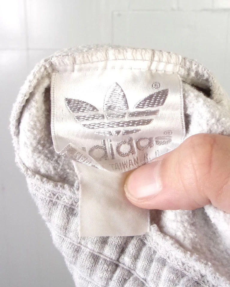 Pantalones deportivos Adidas gris jaspeado con cordón azul trébol logotipo XXL de colección años 80 Foto 4 de 4