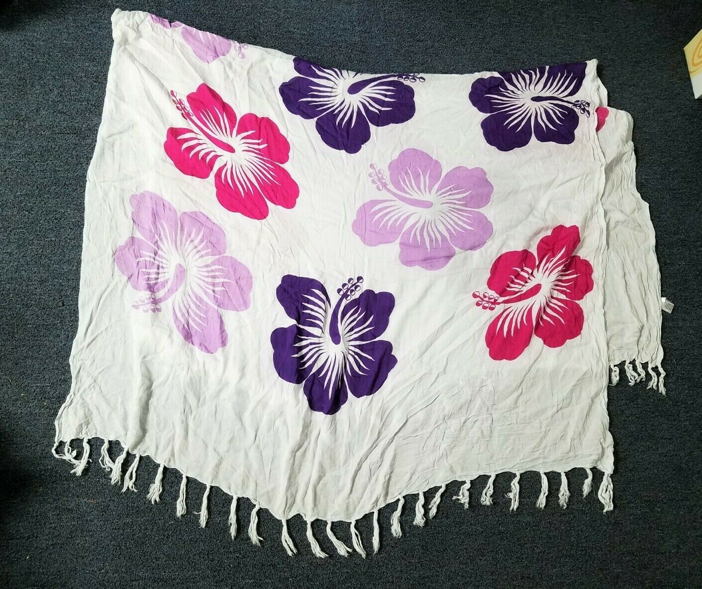 1 World Sarongs Large Women's Scarf White W/ Floral Flower Print & Tassels Cute